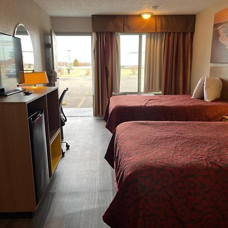 Days Inn & Suites By Wyndham Dayton North Eksteriør billede