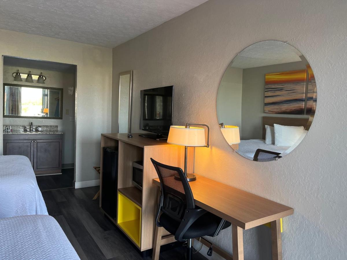 Days Inn & Suites By Wyndham Dayton North Eksteriør billede