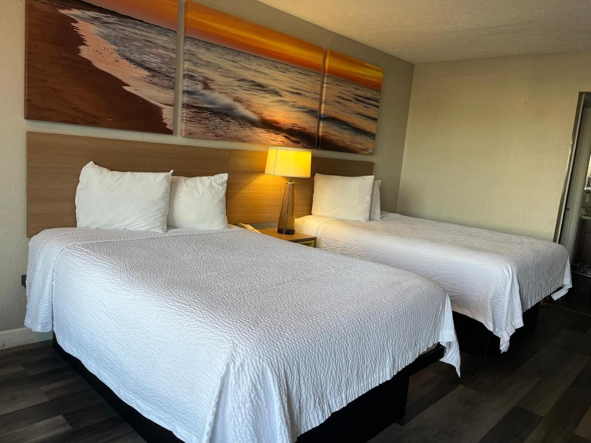 Days Inn & Suites By Wyndham Dayton North Eksteriør billede
