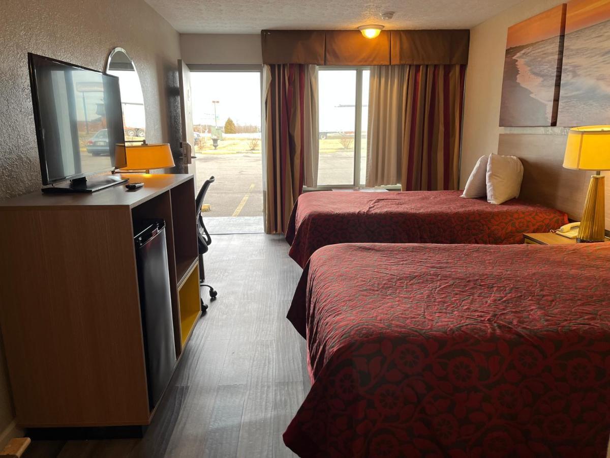 Days Inn & Suites By Wyndham Dayton North Eksteriør billede