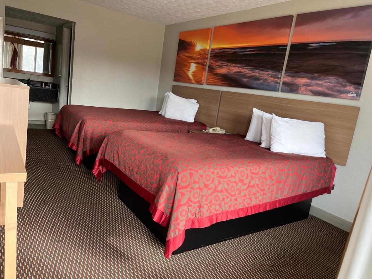Days Inn & Suites By Wyndham Dayton North Eksteriør billede